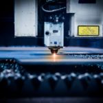 Kreuzlinienlaser am Bau